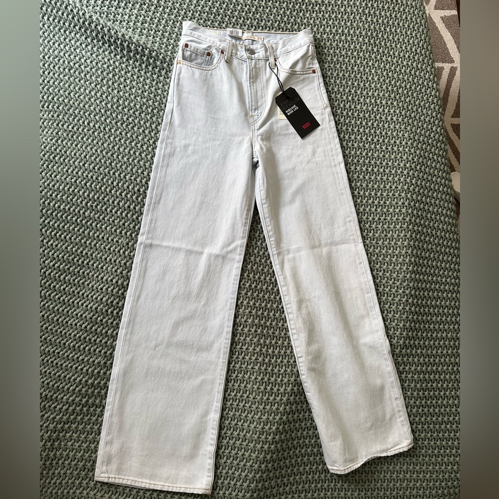 NEW Levi’s Premium Ribcage Wide Leg Light Wash Jeans size 26